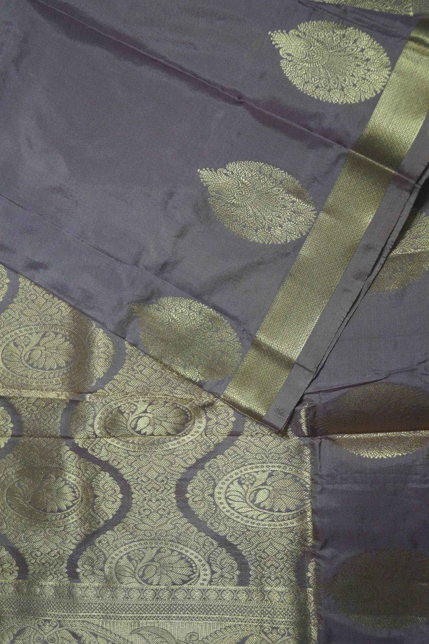 KANCHI SILK SAREE WITH BUTTAS